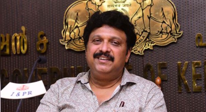 കാറുകളിൽ ചൈൽഡ് സീറ്റ് നടപ്പാക്കില്ലെന്ന് ഗതാഗത വകുപ്പ് മന്ത്രി കെ ബി ഗണേഷ് കുമാർ കാറുകളിൽ ചൈൽഡ് സീറ്റ് നടപ്പാക്കില്ലെന്ന് ഗതാഗത വകുപ്പ് മന്ത്രി കെ ബി ഗണേഷ് കുമാർ