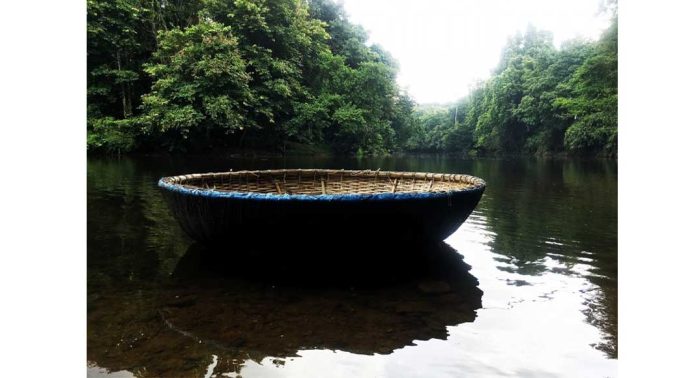 അടവി കുട്ടവഞ്ചി സവാരി കേന്ദ്രത്തിൽ കുട്ടവഞ്ചി ഉപേക്ഷിച്ചു പോയതായി പരാതി അടവി കുട്ടവഞ്ചി സവാരി കേന്ദ്രത്തിൽ കുട്ടവഞ്ചി ഉപേക്ഷിച്ചു പോയതായി പരാതി