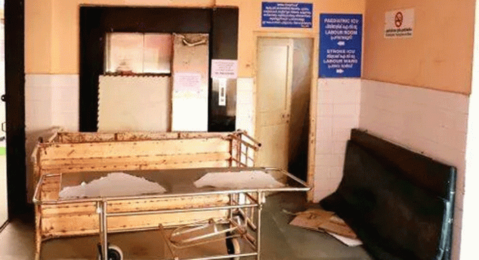 ജനറൽ ആശുപത്രിയിലെ തകരാറിലായ ലിഫ്റ്റുകൾ നന്നാക്കാനുള്ള പാർട്സുകൾ കിട്ടാനില്ല ; പണി മുടങ്ങി ജനറൽ ആശുപത്രിയിലെ തകരാറിലായ ലിഫ്റ്റുകൾ നന്നാക്കാനുള്ള പാർട്സുകൾ കിട്ടാനില്ല ; പണി മുടങ്ങി