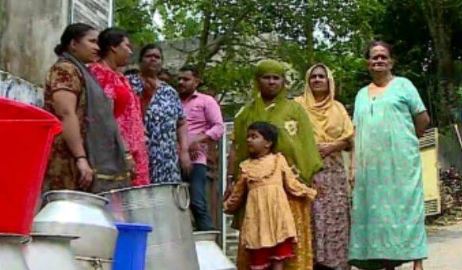 തിരുവനന്തപുരം നഗരത്തിലെ കുടിവെള്ള വിതരണം സാധാരണ നിലയിലേക്ക് ; ആശ്വാസമായിയെന്ന് ജനങ്ങൾ തിരുവനന്തപുരം നഗരത്തിലെ കുടിവെള്ള വിതരണം സാധാരണ നിലയിലേക്ക് ; ആശ്വാസമായിയെന്ന് ജനങ്ങൾ