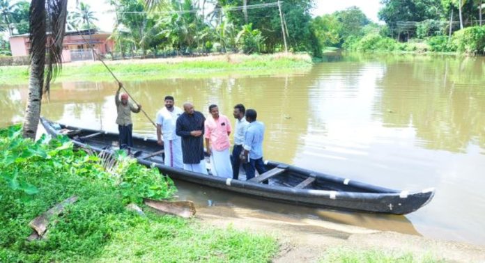 മുഖ്യമന്ത്രിയുടെ ഓഫീസ് ഇടപെട്ടു ; ഉദ്യോഗസ്ഥര് വട്ടടി കടവ് സന്ദർശിച്ച് റിപ്പോർട്ട് തയ്യാറാക്കി മുഖ്യമന്ത്രിയുടെ ഓഫീസ് ഇടപെട്ടു ; ഉദ്യോഗസ്ഥര് വട്ടടി കടവ് സന്ദർശിച്ച് റിപ്പോർട്ട് തയ്യാറാക്കി