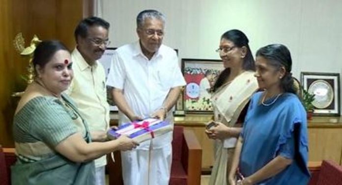 ഹേമ കമ്മിറ്റി റിപ്പോർട്ടിന്റെ പൂർണരൂപം അന്വേഷണസംഘത്തിന് കൈമാറണം ; ആശങ്കയിൽ സിനിമാലോകം ഹേമ കമ്മിറ്റി റിപ്പോർട്ടിന്റെ പൂർണരൂപം അന്വേഷണസംഘത്തിന് കൈമാറണം ; ആശങ്കയിൽ സിനിമാലോകം