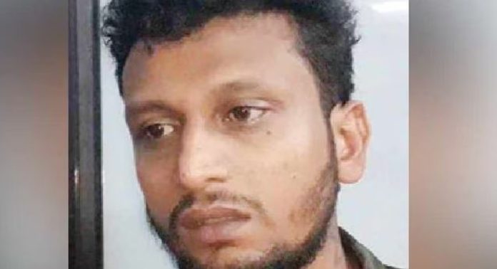 മകളുടെ കഴുത്തിൽ വടിവാൾ വെച്ച് വീഡിയോ കോളിലൂടെ ഭാര്യയോട് പണം ആവശ്യപ്പെട്ടു ; പ്രതി അറസ്റ്റിൽ മകളുടെ കഴുത്തിൽ വടിവാൾ വെച്ച് വീഡിയോ കോളിലൂടെ ഭാര്യയോട് പണം ആവശ്യപ്പെട്ടു ; പ്രതി അറസ്റ്റിൽ
