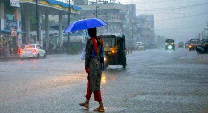 സംസ്ഥാനത്ത് അടുത്ത മൂന്ന് മണിക്കൂറിൽ ശക്തമായ കാറ്റിനും മഴയ്ക്കും സാധ്യത സംസ്ഥാനത്ത് അടുത്ത മൂന്ന് മണിക്കൂറിൽ ശക്തമായ കാറ്റിനും മഴയ്ക്കും സാധ്യത