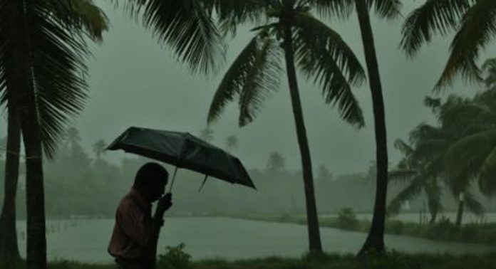 സംസ്ഥാനത്ത് ഇന്ന് ശക്തമായ മഴയ്ക്ക് സാധ്യത ; ആറ് ജില്ലകളില് യെല്ലോ അലര്ട്ട് സംസ്ഥാനത്ത് ഇന്ന് ശക്തമായ മഴയ്ക്ക് സാധ്യത ; ആറ് ജില്ലകളില് യെല്ലോ അലര്ട്ട്