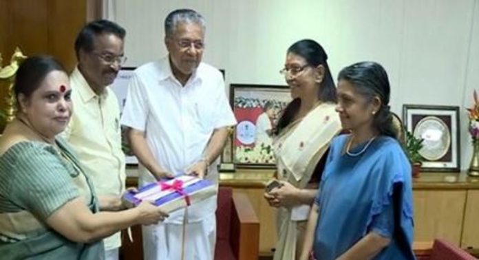 ഹേമ കമ്മിറ്റി റിപ്പോർട്ട് ; നിർണായക നീക്കങ്ങളുമായി അന്വേഷണ സംഘം, മൊഴി നൽകിയ 50 പേരെയും കാണും ഹേമ കമ്മിറ്റി റിപ്പോർട്ട് ; നിർണായക നീക്കങ്ങളുമായി അന്വേഷണ സംഘം, മൊഴി നൽകിയ 50 പേരെയും കാണും