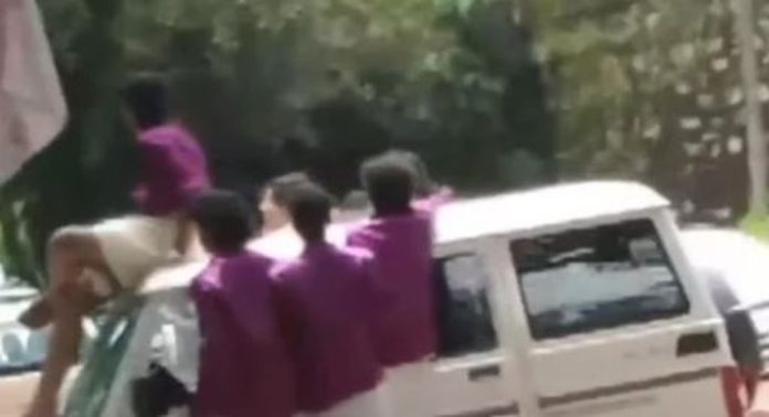 ഓണാഘോഷത്തിനിടെ അഭ്യാസപ്രകടനം ; മൂന്ന് വിദ്യാര്ഥികളുടെ ലൈസന്സ് സസ്പെന്ഡ് ചെയ്തു ഓണാഘോഷത്തിനിടെ അഭ്യാസപ്രകടനം ; മൂന്ന് വിദ്യാര്ഥികളുടെ ലൈസന്സ് സസ്പെന്ഡ് ചെയ്തു