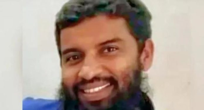 കോൺക്രീറ്റ് മിക്സർ ലോറി പാഞ്ഞുകയറി അപകടം ; ബൈക്ക് യാത്രികൻ മരിച്ചു കോൺക്രീറ്റ് മിക്സർ ലോറി പാഞ്ഞുകയറി അപകടം ; ബൈക്ക് യാത്രികൻ മരിച്ചു