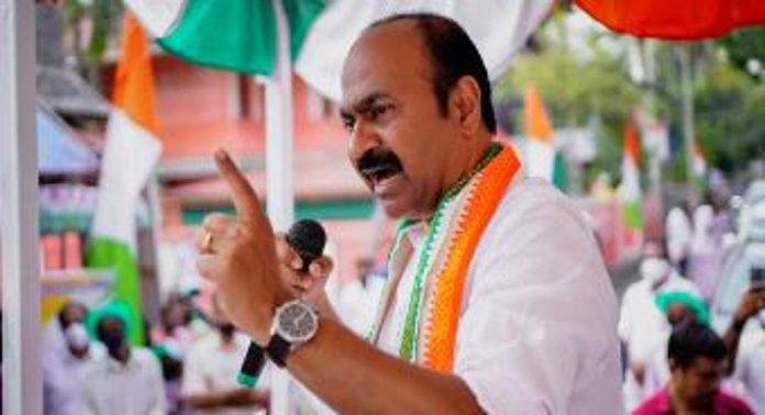 പിവി അൻവർ എംഎൽഎയ്ക്ക് പിന്നിൽ തങ്ങളല്ല ; വിഡി സതീശൻ പിവി അൻവർ എംഎൽഎയ്ക്ക് പിന്നിൽ തങ്ങളല്ല ; വിഡി സതീശൻ