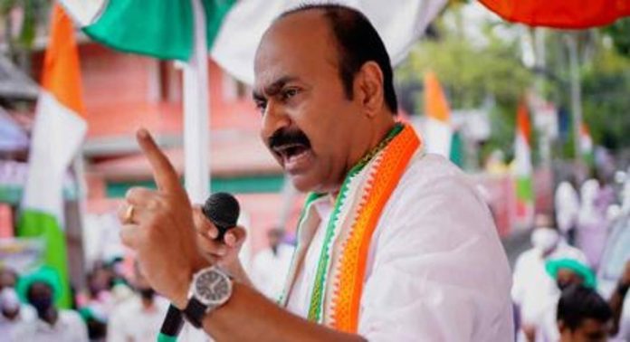 കാഫിര് സ്ക്രീൻഷോട്ട്, ഹേമ കമ്മിറ്റി വിവാദം ; യുഡിഫ് നാളെ പ്രതിഷേധ സംഗമം നടത്തും കാഫിര് സ്ക്രീൻഷോട്ട്, ഹേമ കമ്മിറ്റി വിവാദം ; യുഡിഫ് നാളെ പ്രതിഷേധ സംഗമം നടത്തും