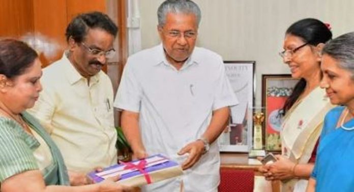 ഹേമ കമ്മിറ്റി റിപ്പോർട്ട് ; ഹർജികള് പരിഗണിക്കുന്ന പ്രത്യേക ഹൈക്കോടതി ബെഞ്ചിന്റെ ആദ്യ സിറ്റിങ് ഇന്ന് നടക്കും ഹേമ കമ്മിറ്റി റിപ്പോർട്ട് ; ഹർജികള് പരിഗണിക്കുന്ന പ്രത്യേക ഹൈക്കോടതി ബെഞ്ചിന്റെ ആദ്യ സിറ്റിങ് ഇന്ന് നടക്കും