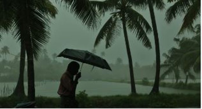 സംസ്ഥാനത്ത് വീണ്ടും ശക്തമായ മഴയ്ക്ക് സാധ്യത ; മുന്നറിയിപ്പ് നൽകി അധികൃതർ സംസ്ഥാനത്ത് വീണ്ടും ശക്തമായ മഴയ്ക്ക് സാധ്യത ; മുന്നറിയിപ്പ് നൽകി അധികൃതർ