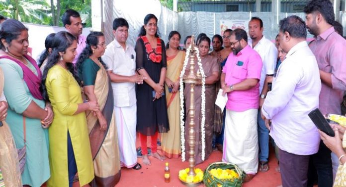 ഓണപ്പൊലിമ 2024 ; ആലപ്പുഴ ജില്ലാ കുടുംബശ്രീ മിഷന്റെ ഓണച്ചന്ത ആരംഭിച്ചു ഓണപ്പൊലിമ 2024 ; ആലപ്പുഴ ജില്ലാ കുടുംബശ്രീ മിഷന്റെ ഓണച്ചന്ത ആരംഭിച്ചു