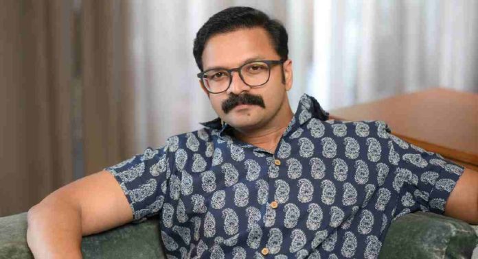 ജയസൂര്യയുടെ മുൻകൂർ ജാമ്യഹർജികൾ മാറ്റി ജയസൂര്യയുടെ മുൻകൂർ ജാമ്യഹർജികൾ മാറ്റി