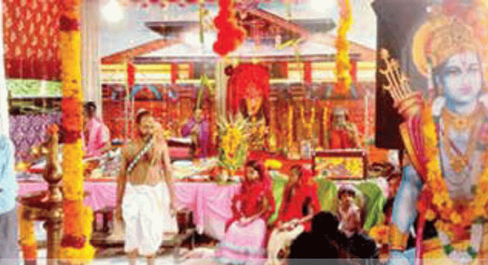 ഉത്രാടംനാളിൽ കാട്ടൂരിലെ 18 നായർ കുടുംബങ്ങളിൽ ഒരിടത്ത് തോണിസദ്യ ഒരുങ്ങും ഉത്രാടംനാളിൽ കാട്ടൂരിലെ 18 നായർ കുടുംബങ്ങളിൽ ഒരിടത്ത് തോണിസദ്യ ഒരുങ്ങും