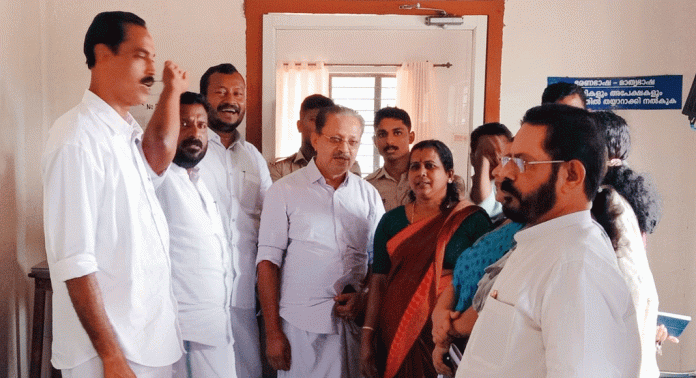 കോന്നി താലുക്ക് വികസന സമിതി യോഗം യുഡിഎഫ് അംഗങ്ങൾ ബഹിഷ്കരിച്ചു കോന്നി താലുക്ക് വികസന സമിതി യോഗം യുഡിഎഫ് അംഗങ്ങൾ ബഹിഷ്കരിച്ചു