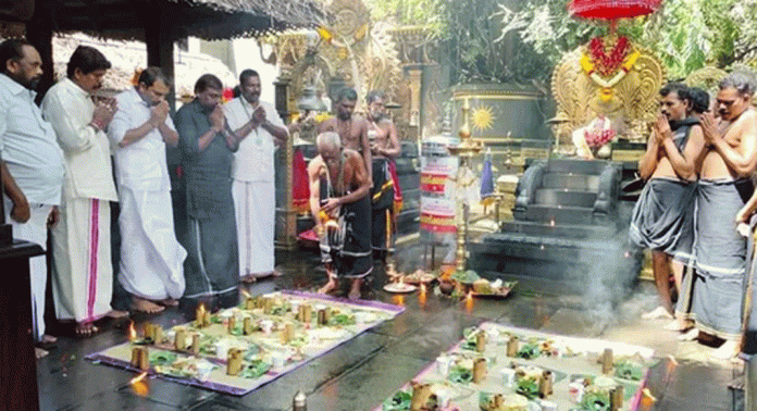 കോന്നി കല്ലേലി ഊരാളി അപ്പൂപ്പൻ കാവിൽ ഉത്രാടപ്പൂയൽ സമർപ്പിച്ചു കോന്നി കല്ലേലി ഊരാളി അപ്പൂപ്പൻ കാവിൽ ഉത്രാടപ്പൂയൽ സമർപ്പിച്ചു