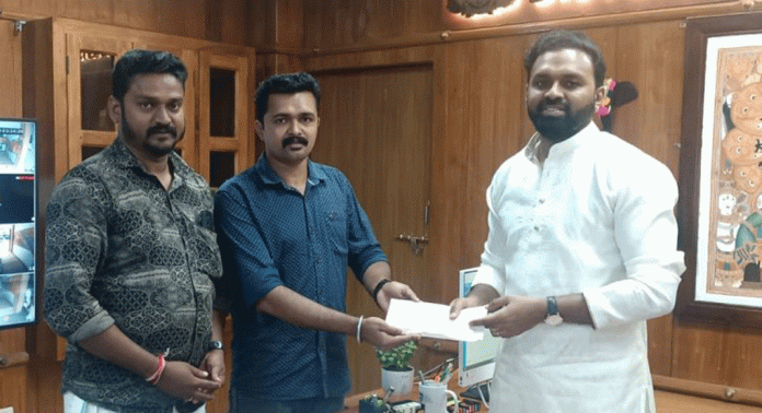 വയനാടിനൊപ്പം ; മാതൃകയായി കോന്നി ശ്രീ ചിത്തിര ആർട്സ് & സ്പോർട്സ് ക്ലബ്ബ് വയനാടിനൊപ്പം ; മാതൃകയായി കോന്നി ശ്രീ ചിത്തിര ആർട്സ് & സ്പോർട്സ് ക്ലബ്ബ്