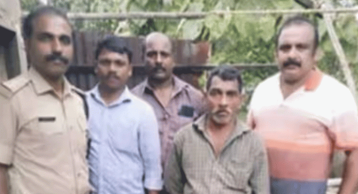 കൊട്ടാരക്കരയിൽ രണ്ട് ലിറ്റർ ചാരായവും 30 ലിറ്റർ കോടയും വാറ്റുപകരണങ്ങളുമായി ഒരാള് എക്സൈസ് പിടിയില് കൊട്ടാരക്കരയിൽ രണ്ട് ലിറ്റർ ചാരായവും 30 ലിറ്റർ കോടയും വാറ്റുപകരണങ്ങളുമായി ഒരാള് എക്സൈസ് പിടിയില്