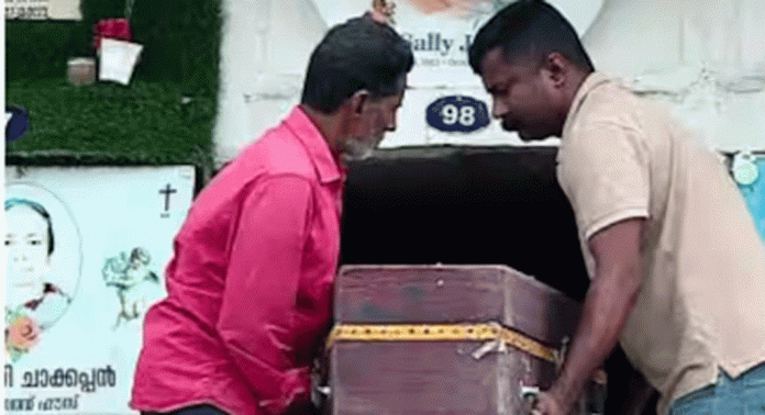 അമ്മയുടെ പരാതി ; വിൽസന്റെ മൃതദേഹം ഒരു വർഷത്തിന് ശേഷം കല്ലറയിൽ നിന്ന് പുറത്തെടുത്തു അമ്മയുടെ പരാതി ; വിൽസന്റെ മൃതദേഹം ഒരു വർഷത്തിന് ശേഷം കല്ലറയിൽ നിന്ന് പുറത്തെടുത്തു