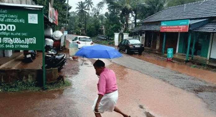 വെള്ളയിൽ ജില്ലാ ഹോമിയോ ആശുപത്രിയുടെ പ്രവേശന കവാടത്തിലെ വെള്ളക്കെട്ട് രോഗികള്ക്ക് ദുരിതമാകുന്നു വെള്ളയിൽ ജില്ലാ ഹോമിയോ ആശുപത്രിയുടെ പ്രവേശന കവാടത്തിലെ വെള്ളക്കെട്ട് രോഗികള്ക്ക് ദുരിതമാകുന്നു
