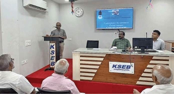 കെ.എസ്.ഇ. ബി. ഈടാക്കുന്ന വൈദ്യുതിനിരക്കുകൾക്കെതിരേ വ്യാപക വിമർശം കെ.എസ്.ഇ. ബി. ഈടാക്കുന്ന വൈദ്യുതിനിരക്കുകൾക്കെതിരേ വ്യാപക വിമർശം