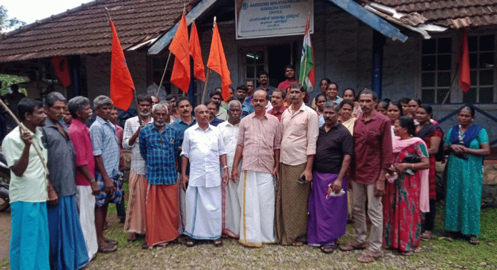 സംയുക്ത ട്രേഡ് യൂണിയൻ്റെ നേതൃത്വത്തിൽ എച്ച് എം എൽ കുമ്പഴ എസ്റ്റേറ്റ് ഓഫീസിനു മുമ്പിൽ പ്രതിഷേധ ധർണ്ണ നടത്തി സംയുക്ത ട്രേഡ് യൂണിയൻ്റെ നേതൃത്വത്തിൽ എച്ച് എം എൽ കുമ്പഴ എസ്റ്റേറ്റ് ഓഫീസിനു മുമ്പിൽ പ്രതിഷേധ ധർണ്ണ നടത്തി