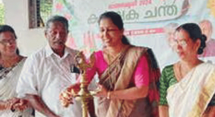 പാതിക്കാട് സ്വാശ്രയ കർഷക വിപണിയിൽ ഓണച്ചന്ത തുടങ്ങി പാതിക്കാട് സ്വാശ്രയ കർഷക വിപണിയിൽ ഓണച്ചന്ത തുടങ്ങി