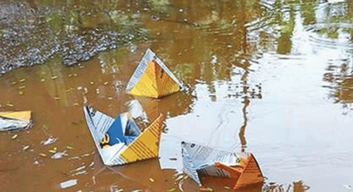 മതിയൻചിറ റോഡ് തകര്ന്നു തരിപ്പണമായി ; വലഞ്ഞ് യാത്രക്കാര് മതിയൻചിറ റോഡ് തകര്ന്നു തരിപ്പണമായി ; വലഞ്ഞ് യാത്രക്കാര്