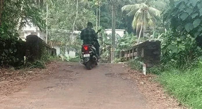 കീഴ് വായ്പൂര് – നെയ്തേലിപ്പടി – നാരകത്താനി റോഡിലെ ചാക്കമറ്റം പാലം അപകടാവസ്ഥയില് കീഴ് വായ്പൂര് – നെയ്തേലിപ്പടി – നാരകത്താനി റോഡിലെ ചാക്കമറ്റം പാലം അപകടാവസ്ഥയില്