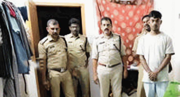 മല്ലപ്പള്ളിയിൽ നിരോധിത പുകയില ഉത്പന്നവേട്ട : മൂന്നുപേർ പിടിയിൽ മല്ലപ്പള്ളിയിൽ നിരോധിത പുകയില ഉത്പന്നവേട്ട : മൂന്നുപേർ പിടിയിൽ