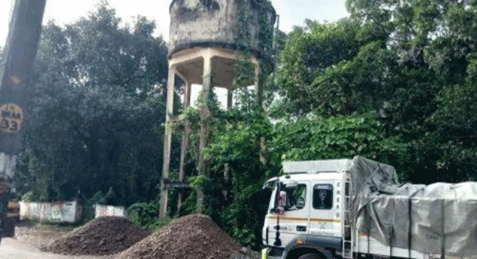 തിരുവല്ല മല്ലപ്പള്ളി റോഡില് തീയേറ്റര് പടിയിലെ ജലസംഭണിയും പരിസരവും കാട് മൂടി തിരുവല്ല മല്ലപ്പള്ളി റോഡില് തീയേറ്റര് പടിയിലെ ജലസംഭണിയും പരിസരവും കാട് മൂടി