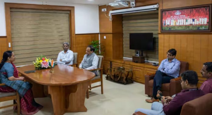 കേരളത്തിന്റെ മാതൃകാപരമായ പ്രവര്ത്തനം’ അഭിനന്ദിച്ച് നീതി ആയോഗ് അംഗം ഡോ. വിനോദ് കെ. പോള് കേരളത്തിന്റെ മാതൃകാപരമായ പ്രവര്ത്തനം’ അഭിനന്ദിച്ച് നീതി ആയോഗ് അംഗം ഡോ. വിനോദ് കെ. പോള്