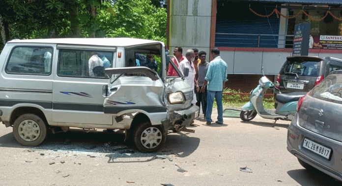 നെടുങ്ങാടപ്പള്ളിയിൽ വാഹനാപകടം സ്ഥിരമാകുന്നു നെടുങ്ങാടപ്പള്ളിയിൽ വാഹനാപകടം സ്ഥിരമാകുന്നു