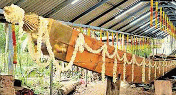 പുണ്യാളൻ നിരണം ചുണ്ടന്റെ ഉളികുത്ത് കർമ്മം ഇന്ന് പുണ്യാളൻ നിരണം ചുണ്ടന്റെ ഉളികുത്ത് കർമ്മം ഇന്ന്