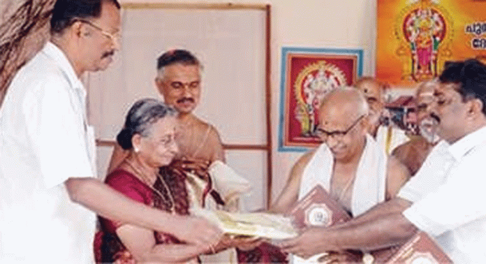ക്ഷേത്രബന്ധു പുരസ്കാരം ലളിത ആർ.നായർക്കും തുഷാര ശിവരാമൻപിള്ളയ്ക്കും വിതരണം ചെയ്തു ക്ഷേത്രബന്ധു പുരസ്കാരം ലളിത ആർ.നായർക്കും തുഷാര ശിവരാമൻപിള്ളയ്ക്കും വിതരണം ചെയ്തു