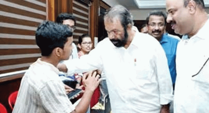 പക്ഷാഘാതം ബാധിച്ച് കിടപ്പിലായ രോഗികളെ നിരീക്ഷിക്കുന്നതിനുള്ള ലോട്ട് ഡിവൈസ് സംവിധാനം തയ്യാറാക്കി തുമ്പമൺ എം.ജി. ഹയർസെക്കൻഡറി സ്കൂളിലെ വിദ്യാർഥി പക്ഷാഘാതം ബാധിച്ച് കിടപ്പിലായ രോഗികളെ നിരീക്ഷിക്കുന്നതിനുള്ള ലോട്ട് ഡിവൈസ് സംവിധാനം തയ്യാറാക്കി തുമ്പമൺ എം.ജി. ഹയർസെക്കൻഡറി സ്കൂളിലെ വിദ്യാർഥി