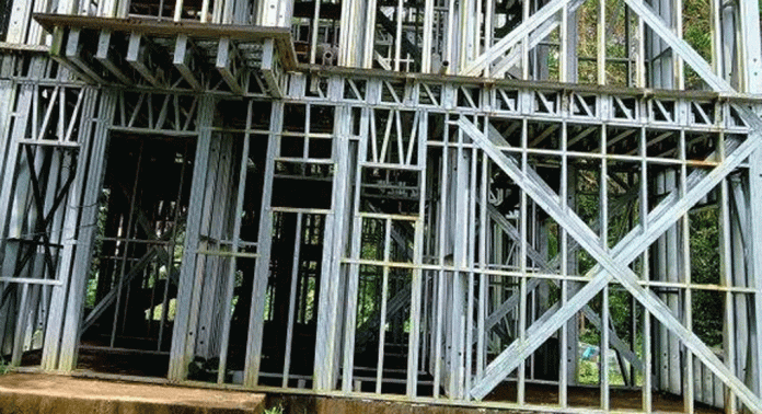 മുടിയൂർക്കോണത്ത് ആരംഭിച്ച ജില്ലയിലെ ആദ്യത്തെ ലൈഫ് ഭവന സമുച്ചയത്തിന്റെ നിർമ്മാണം വൈകുന്നു മുടിയൂർക്കോണത്ത് ആരംഭിച്ച ജില്ലയിലെ ആദ്യത്തെ ലൈഫ് ഭവന സമുച്ചയത്തിന്റെ നിർമ്മാണം വൈകുന്നു