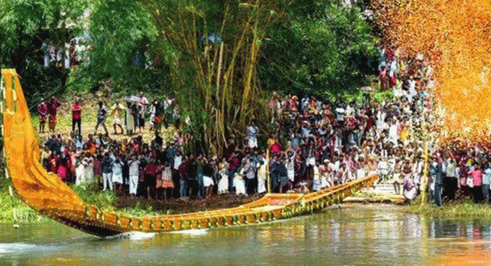 പൂവത്തൂർ പടിഞ്ഞാറ് പുത്തൻ പള്ളിയോടം നീരണിഞ്ഞു പൂവത്തൂർ പടിഞ്ഞാറ് പുത്തൻ പള്ളിയോടം നീരണിഞ്ഞു