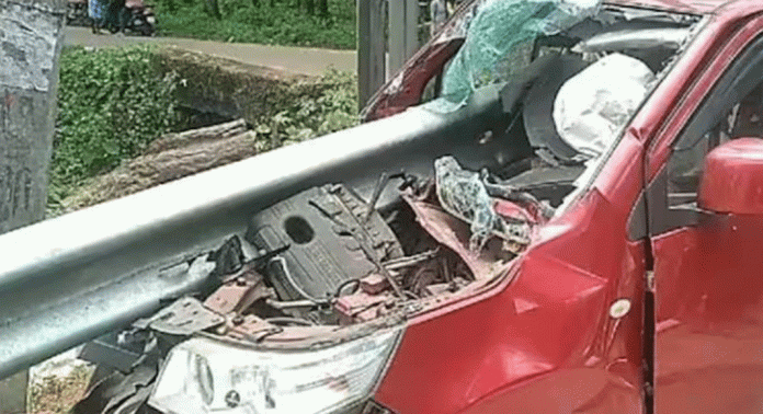 പത്തനംതിട്ടയില് വാഹനാപകടത്തിൽ രണ്ട് മരണം പത്തനംതിട്ടയില് വാഹനാപകടത്തിൽ രണ്ട് മരണം
