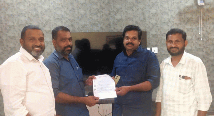 ആനകുത്തി- കുമ്മണ്ണൂർ റോഡ് തകർച്ച : എസ്ഡിപിഐ എംഎൽഎയ്ക്ക് നിവേദനം നൽകി ആനകുത്തി- കുമ്മണ്ണൂർ റോഡ് തകർച്ച : എസ്ഡിപിഐ എംഎൽഎയ്ക്ക് നിവേദനം നൽകി