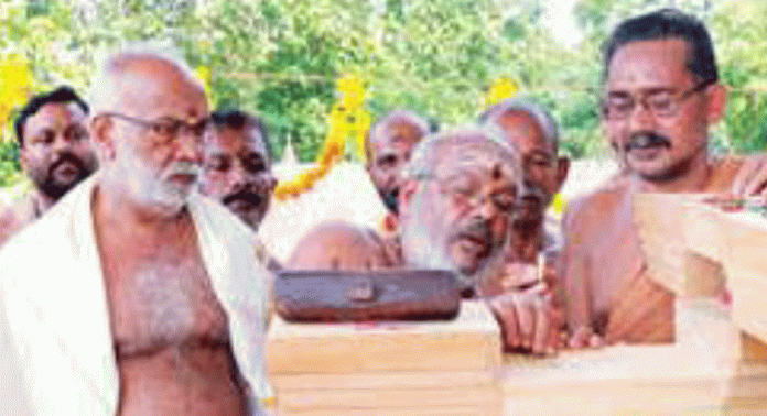 റാന്നി ശാലീശ്വരം മഹാദേവക്ഷേത്രത്തിലെ പുതിയ ശ്രീകോവിലിന്റെ നിർമാണം പുരോഗമിക്കുന്നു റാന്നി ശാലീശ്വരം മഹാദേവക്ഷേത്രത്തിലെ പുതിയ ശ്രീകോവിലിന്റെ നിർമാണം പുരോഗമിക്കുന്നു