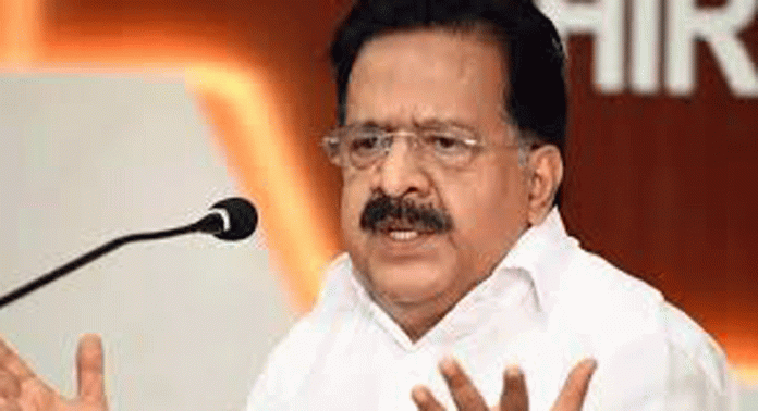 ഉന്നത വിദ്യാഭ്യാസ രംഗത്തെ പ്രതിസന്ധിയെയും യുവതലമുറയുടെ വിദേശ പലായനത്തെയും കുറിച്ച് രൂക്ഷമായ വിമർശനങ്ങളുമായി രമേശ് ചെന്നിത്തല ഉന്നത വിദ്യാഭ്യാസ രംഗത്തെ പ്രതിസന്ധിയെയും യുവതലമുറയുടെ വിദേശ പലായനത്തെയും കുറിച്ച് രൂക്ഷമായ വിമർശനങ്ങളുമായി രമേശ് ചെന്നിത്തല