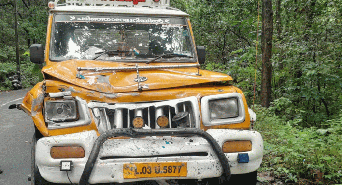 തണ്ണിത്തോട് റോഡിൽ അപകടങ്ങൾ പതിവാകുന്നു തണ്ണിത്തോട് റോഡിൽ അപകടങ്ങൾ പതിവാകുന്നു