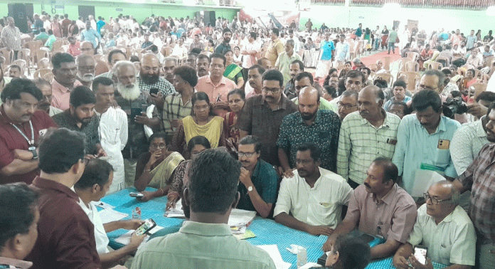 നെടുമ്പ്രം പഞ്ചായത്തിലെ 29 വീടുകൾ തലവടി പഞ്ചായത്തിൽ ഉൾപെടുത്താൻ തദ്ദേശ അദാലത്തിൽ ആദ്യ തീരുമാനം നെടുമ്പ്രം പഞ്ചായത്തിലെ 29 വീടുകൾ തലവടി പഞ്ചായത്തിൽ ഉൾപെടുത്താൻ തദ്ദേശ അദാലത്തിൽ ആദ്യ തീരുമാനം