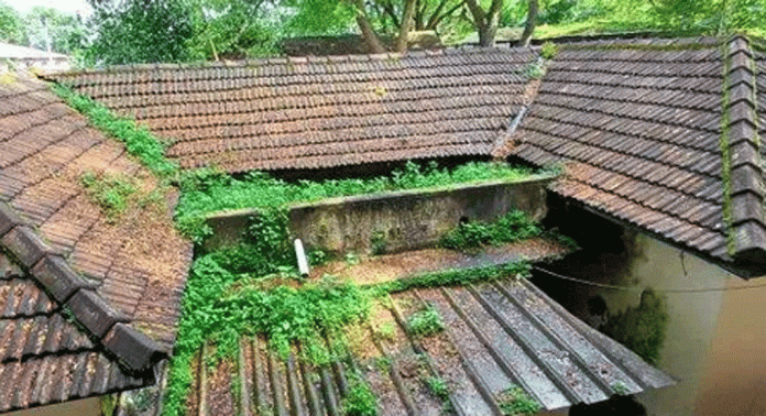 ചോർന്നൊലിച്ച് പന്തളം ട്രഷറി ; തിരിഞ്ഞു നോക്കാതെ അധികൃതര് ചോർന്നൊലിച്ച് പന്തളം ട്രഷറി ; തിരിഞ്ഞു നോക്കാതെ അധികൃതര്