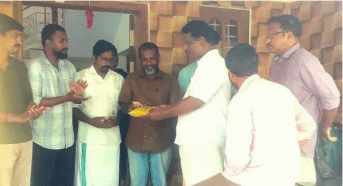 വയനാടിന് കൈത്താങ്ങാകാന് ഉപ്പേരി ചലഞ്ചുമായി യൂത്ത് കോൺഗ്രസ് അടൂർ മണ്ഡലം കമ്മിറ്റി വയനാടിന് കൈത്താങ്ങാകാന് ഉപ്പേരി ചലഞ്ചുമായി യൂത്ത് കോൺഗ്രസ് അടൂർ മണ്ഡലം കമ്മിറ്റി