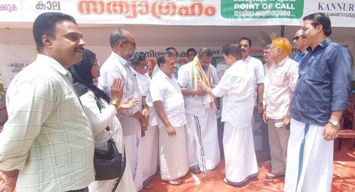 രാജീവ് ജോസഫിന്റെ നിരാഹാര സത്യാഗ്രഹത്തിന് പിന്തുണ പ്രഖ്യാപിച്ച് ഇരിക്കൂർ എം. എൽ.എ അഡ്വ. സജീവ് ജോസഫ് രാജീവ് ജോസഫിന്റെ നിരാഹാര സത്യാഗ്രഹത്തിന് പിന്തുണ പ്രഖ്യാപിച്ച് ഇരിക്കൂർ എം. എൽ.എ അഡ്വ. സജീവ് ജോസഫ്