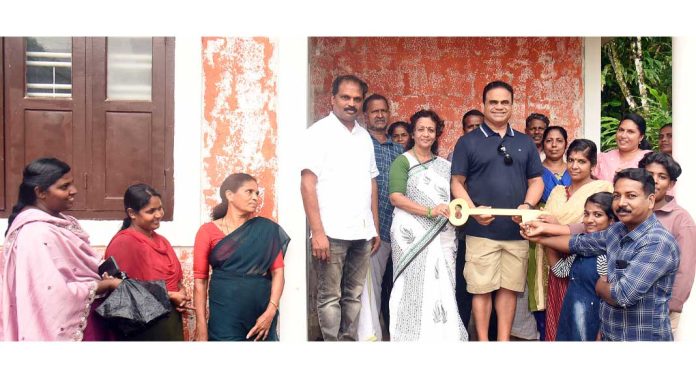 ഡോ .എം .എസ്. സുനിലിന്റെ 319- മത് സ്നേഹഭവനം ബീന ഷിജുവിന്റെ നാലംഗ കുടുംബത്തിന് ഡോ .എം .എസ്. സുനിലിന്റെ 319- മത് സ്നേഹഭവനം ബീന ഷിജുവിന്റെ നാലംഗ കുടുംബത്തിന്