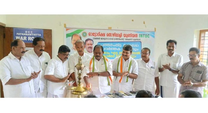 നഗരത്തിലെ ഓട്ടോറിക്ഷകൾക്ക് പെർമിറ്റ് നൽകാൻ അടിയന്തിര നടപടി സ്വീകരിക്കണമെന്ന് പ്രൊഫ. സതീഷ് കൊച്ചു പറമ്പിൽ നഗരത്തിലെ ഓട്ടോറിക്ഷകൾക്ക് പെർമിറ്റ് നൽകാൻ അടിയന്തിര നടപടി സ്വീകരിക്കണമെന്ന് പ്രൊഫ. സതീഷ് കൊച്ചു പറമ്പിൽ
